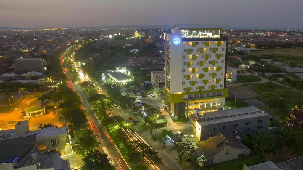 Hotel Dafam Pacific Caesar Surabaya Exterior photo
