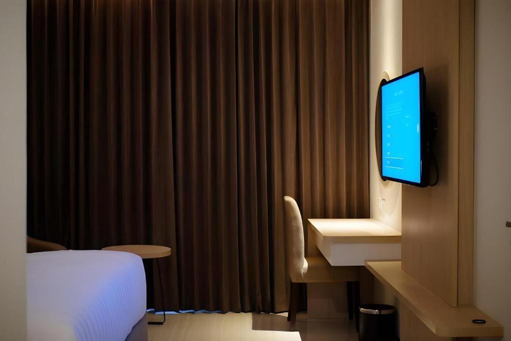 Hotel Dafam Pacific Caesar Surabaya Exterior photo