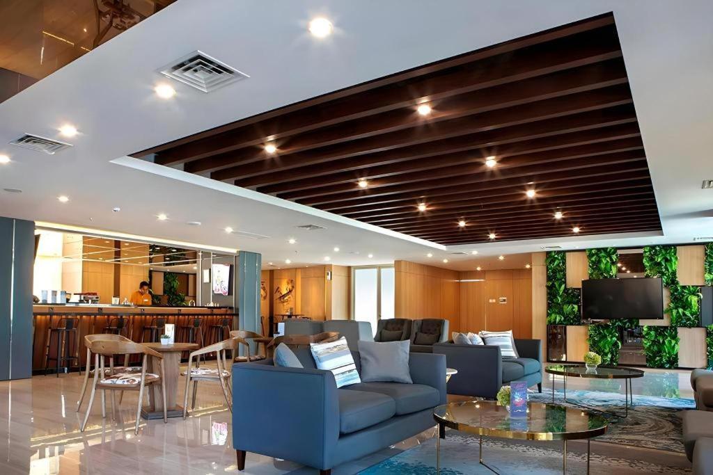 Hotel Dafam Pacific Caesar Surabaya Exterior photo