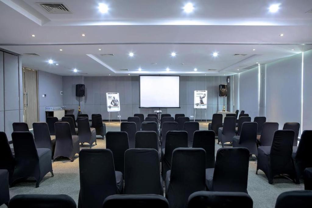 Hotel Dafam Pacific Caesar Surabaya Exterior photo