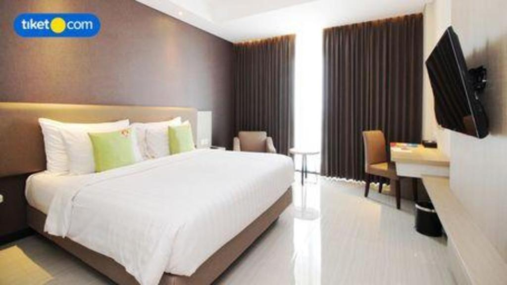 Hotel Dafam Pacific Caesar Surabaya Exterior photo