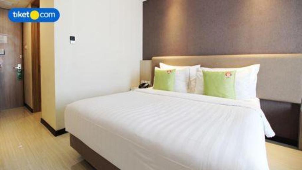 Hotel Dafam Pacific Caesar Surabaya Exterior photo