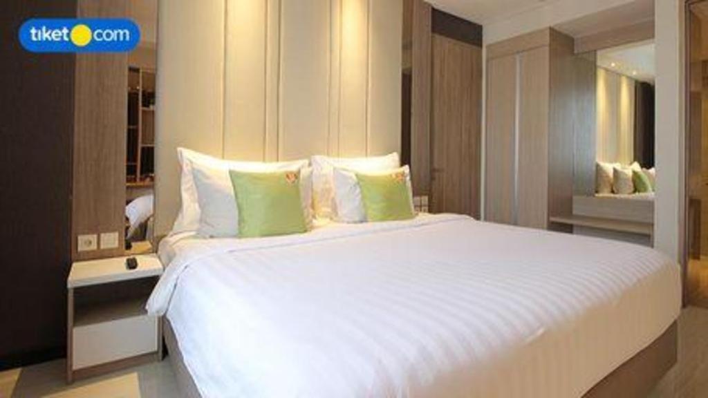 Hotel Dafam Pacific Caesar Surabaya Exterior photo