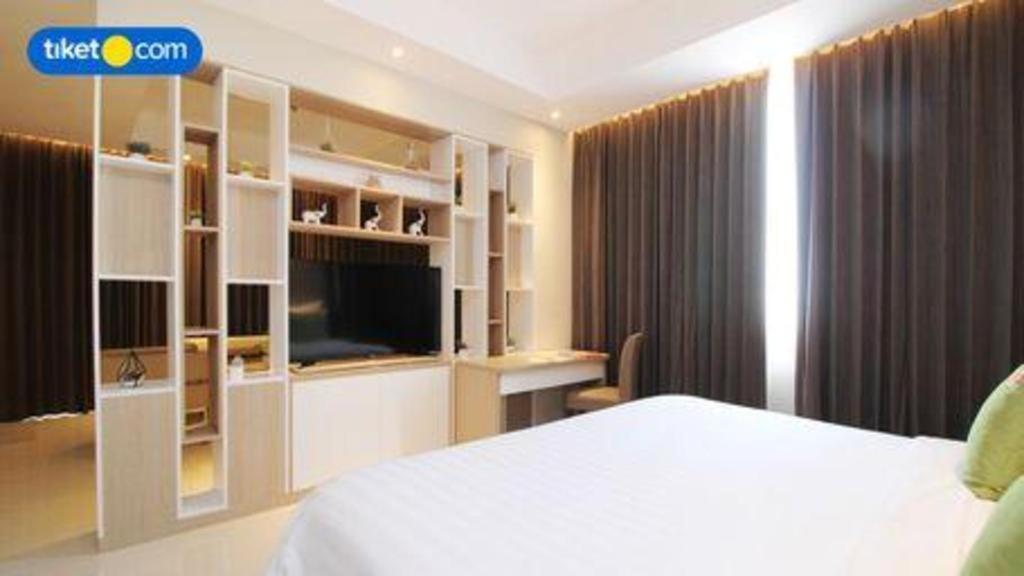 Hotel Dafam Pacific Caesar Surabaya Exterior photo