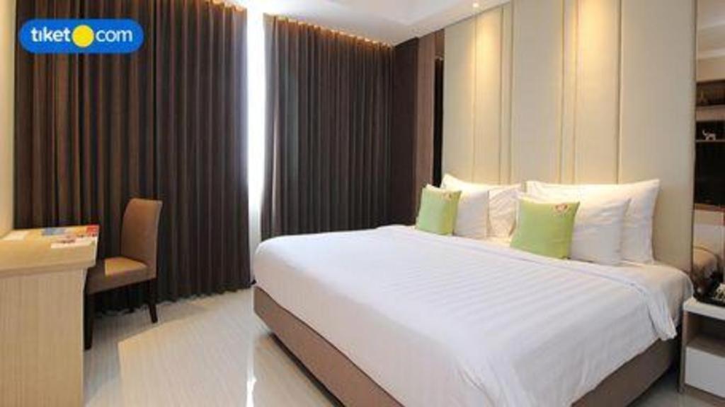 Hotel Dafam Pacific Caesar Surabaya Exterior photo