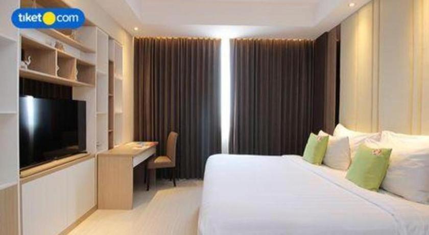 Hotel Dafam Pacific Caesar Surabaya Exterior photo