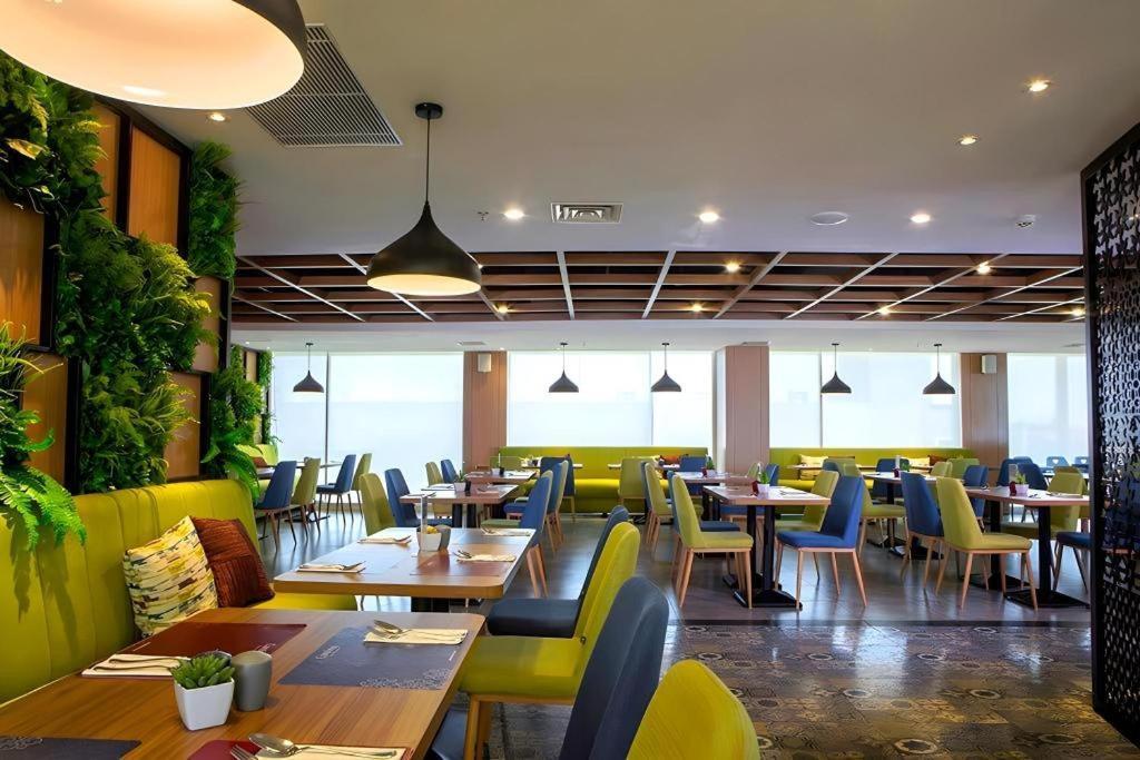 Hotel Dafam Pacific Caesar Surabaya Exterior photo