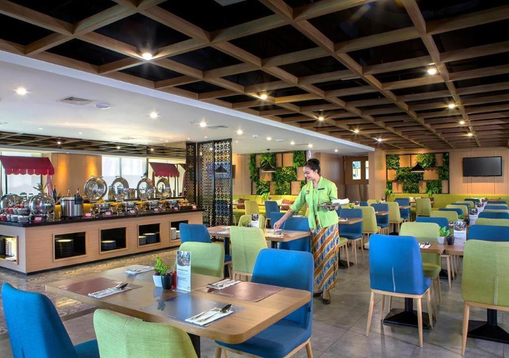 Hotel Dafam Pacific Caesar Surabaya Exterior photo